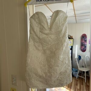 Strapless LULUS white dress